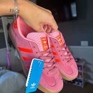 Adidas gazelle beam pink size 6
